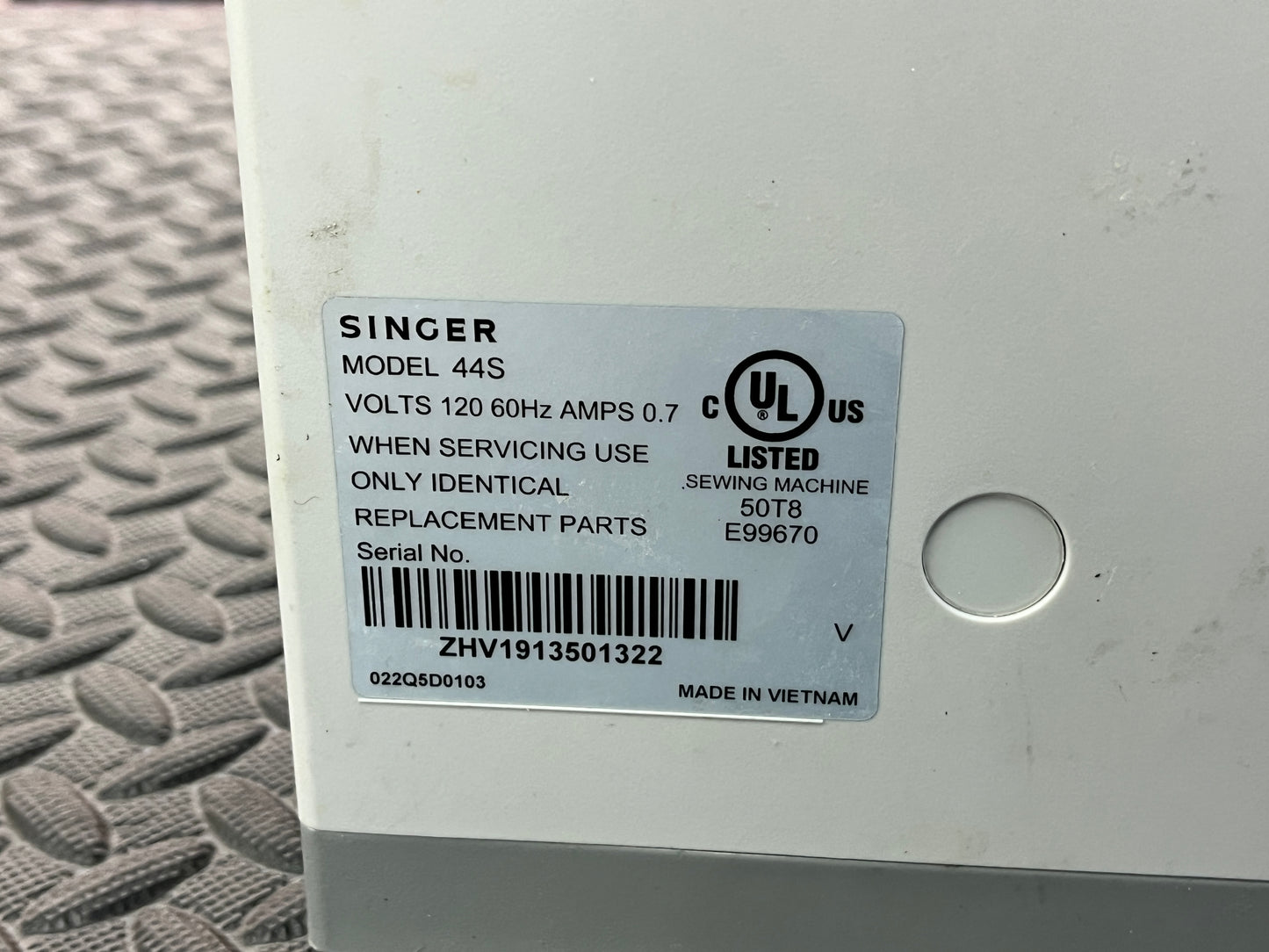 Singer 44S Heavy Duty