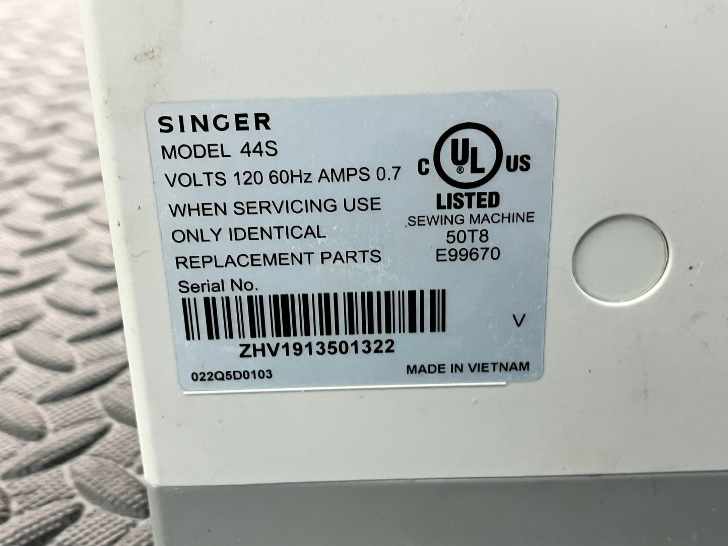 Singer 44S Heavy Duty
