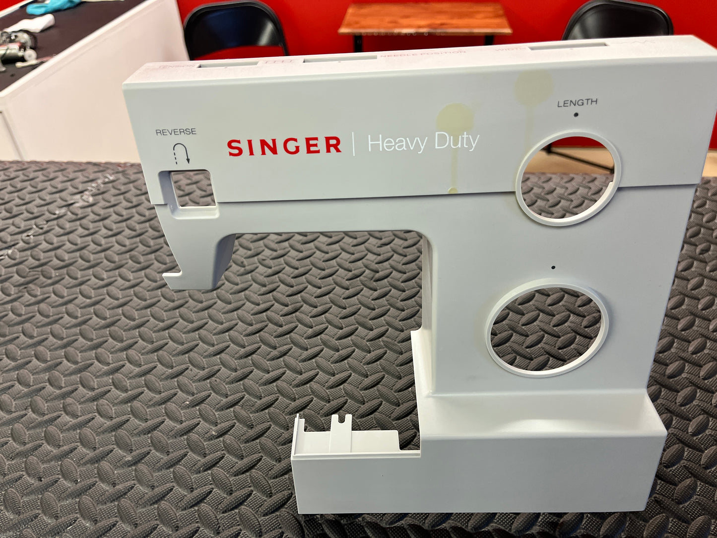 Singer 44S Heavy Duty