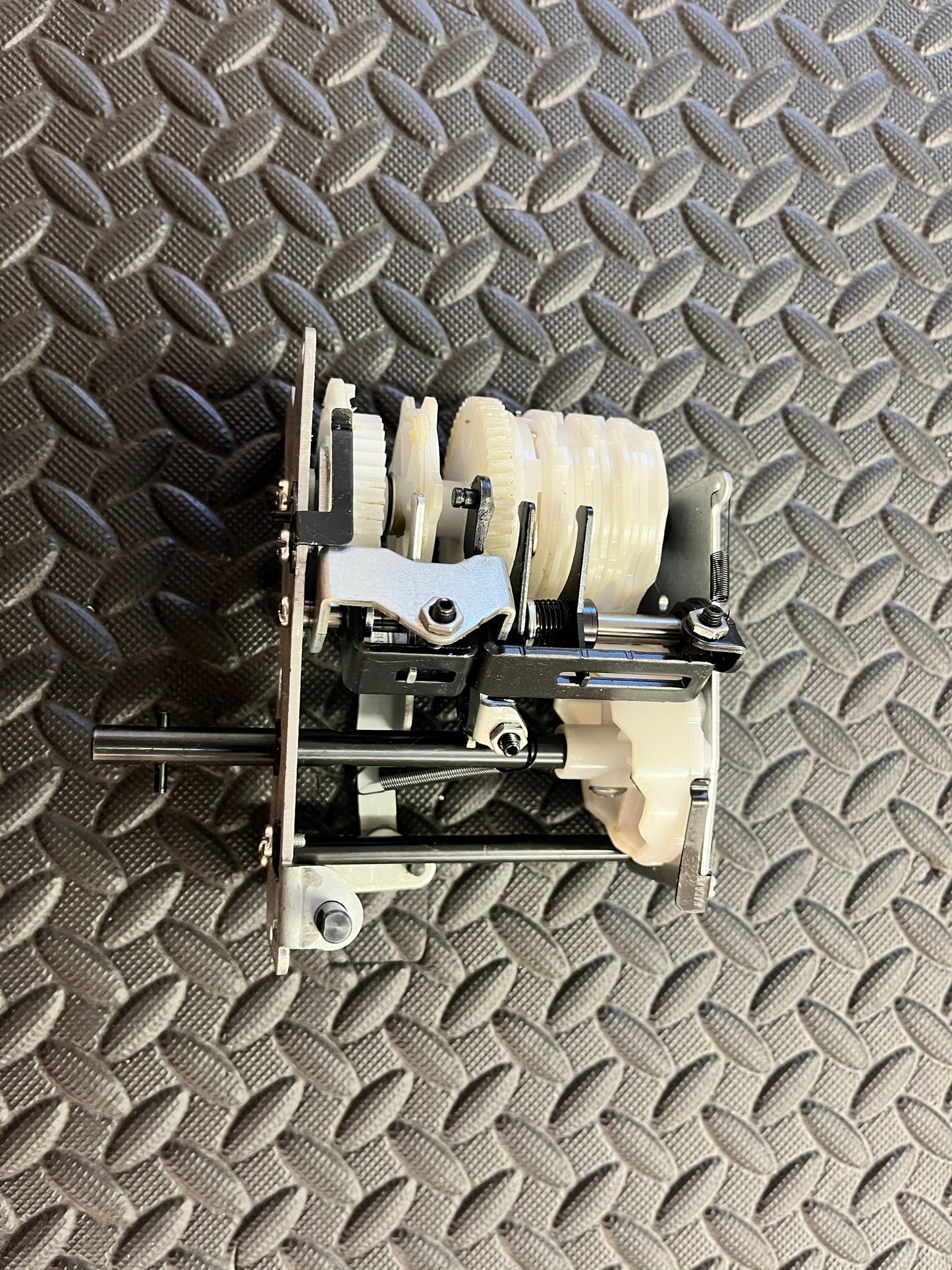 Singer 44S Heavy Duty