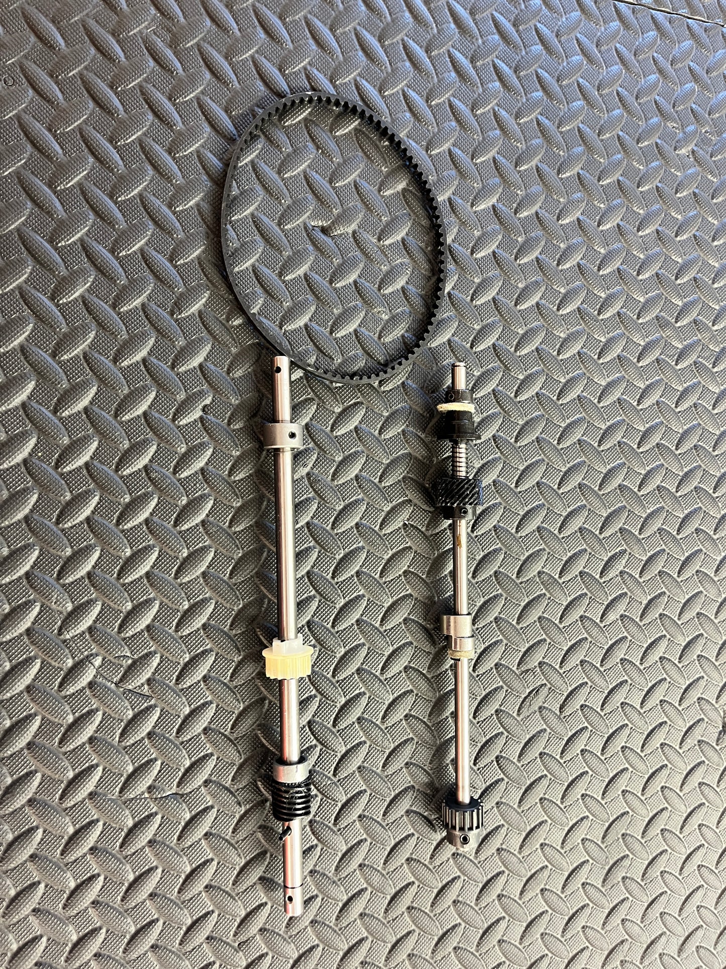 Singer 44S Heavy Duty